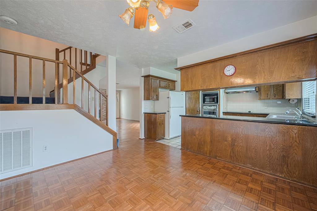 11935 Brook Meadows Lane, Meadows Place, Texas image 13