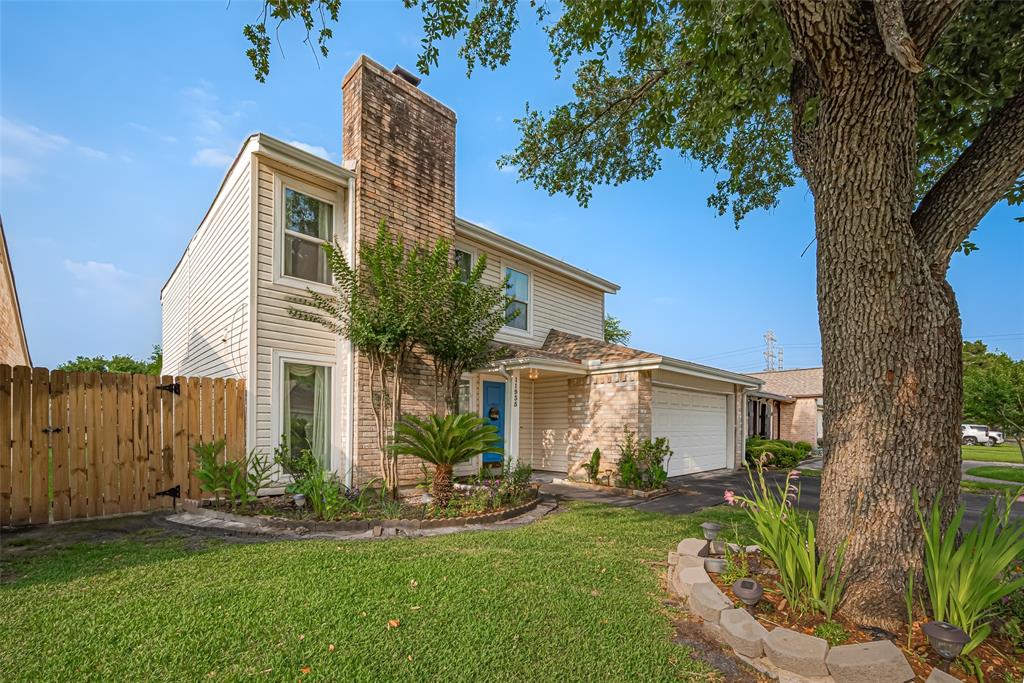 11935 Brook Meadows Lane, Meadows Place, Texas image 3
