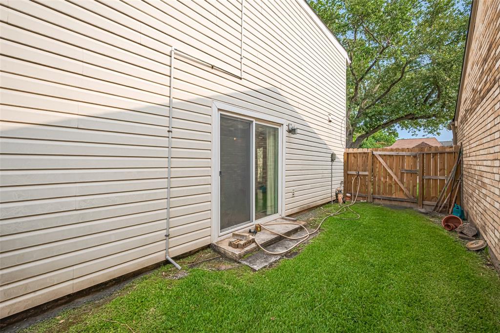 11935 Brook Meadows Lane, Meadows Place, Texas image 38