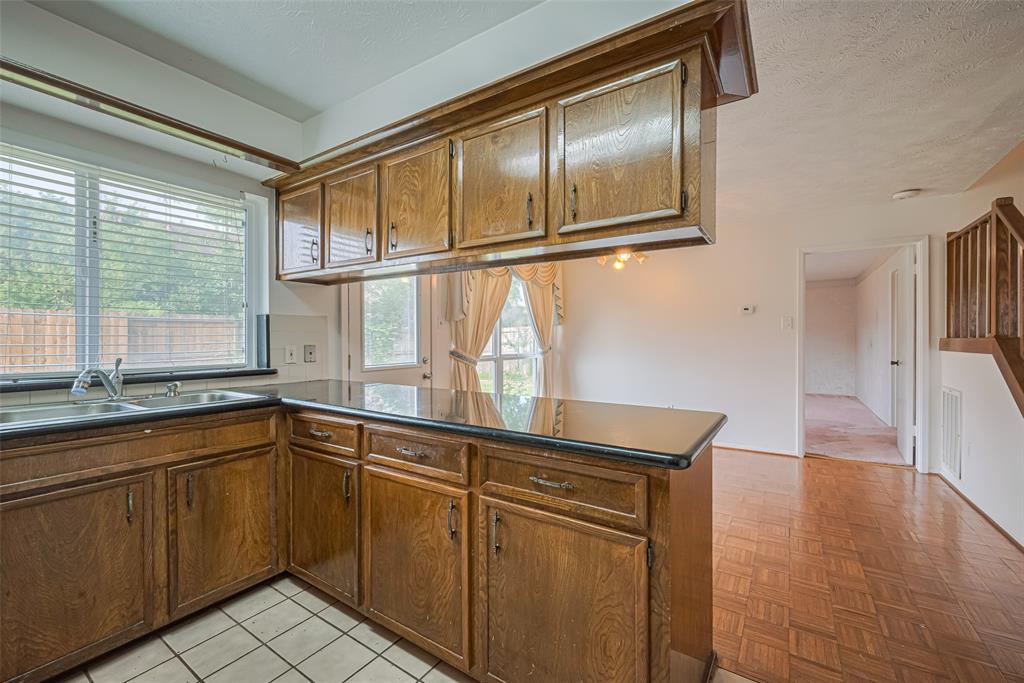 11935 Brook Meadows Lane, Meadows Place, Texas image 10