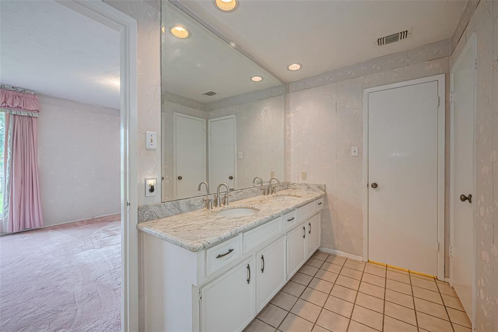 11935 Brook Meadows Lane, Meadows Place, Texas image 18