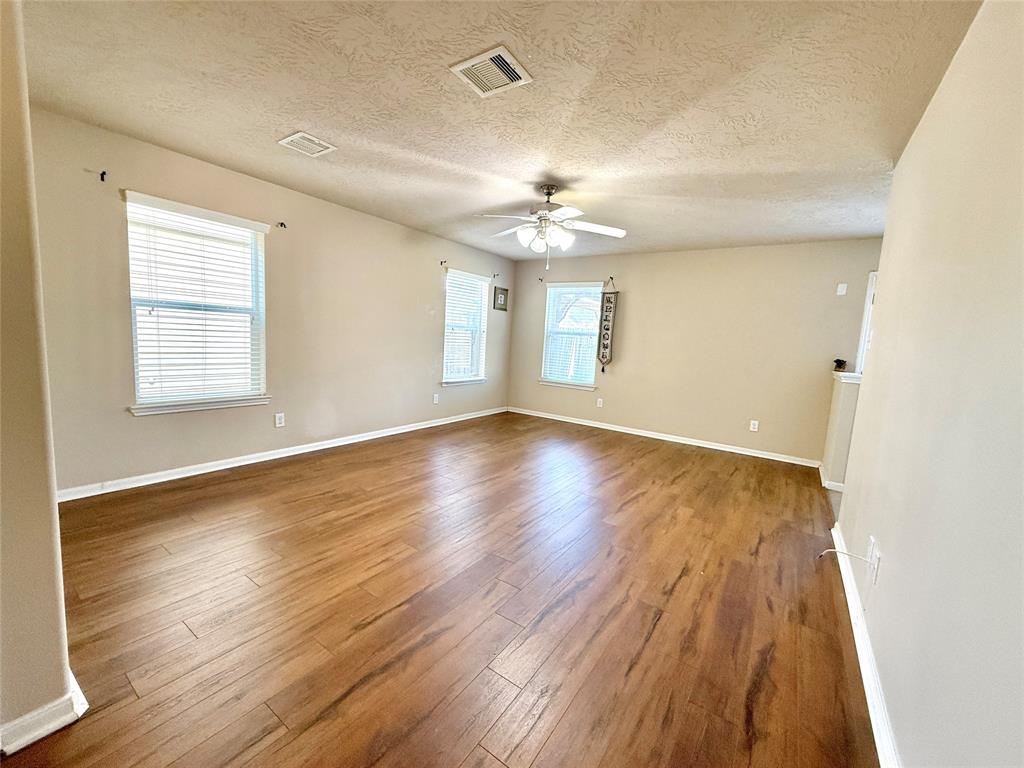 2042 Nichole Woods Drive, Houston, Texas image 5