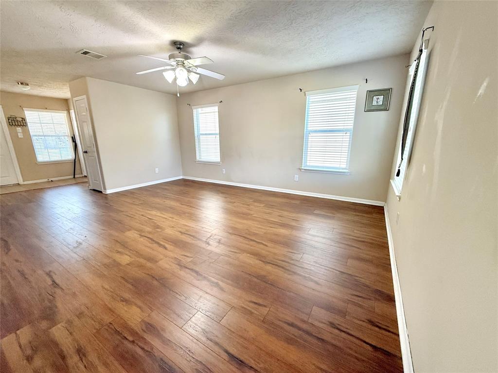 2042 Nichole Woods Drive, Houston, Texas image 6