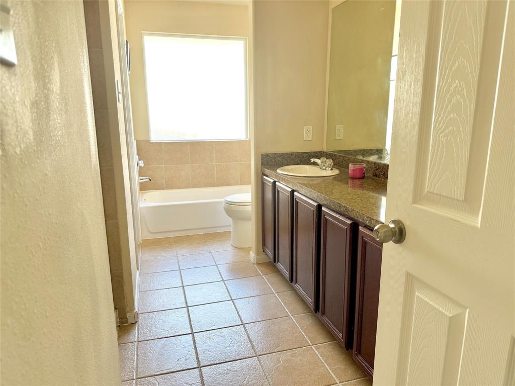 2042 Nichole Woods Drive, Houston, Texas image 19