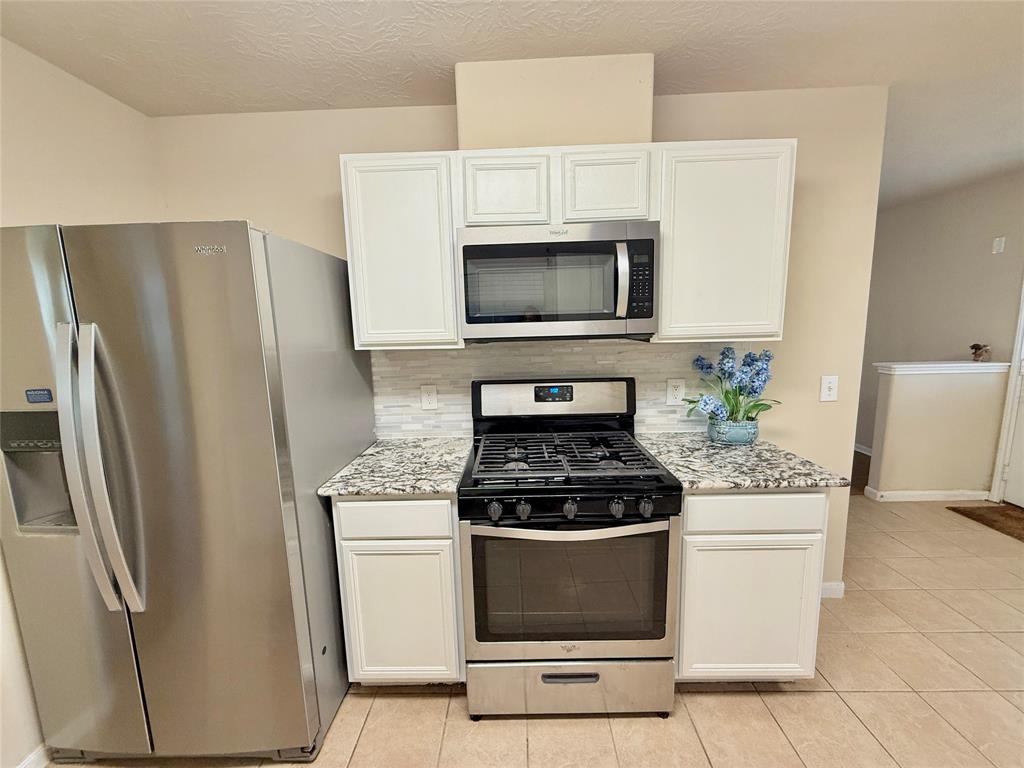 2042 Nichole Woods Drive, Houston, Texas image 12