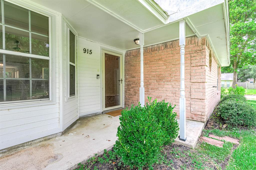 915 W Primrose Meadows Circle