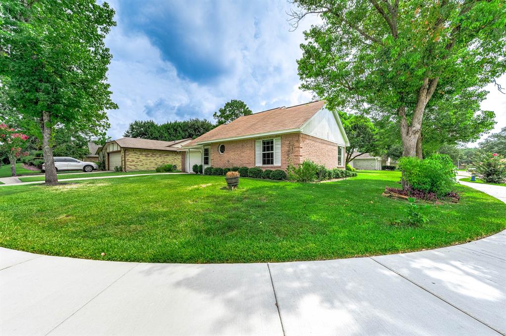 915 W Primrose Meadows Circle