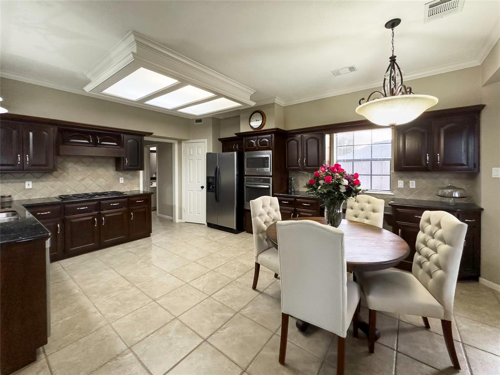 2202 Canterbury Court, Deer Park, Texas image 17
