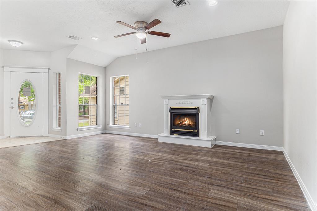1734 Hazelwood Street, Conroe, Texas image 4