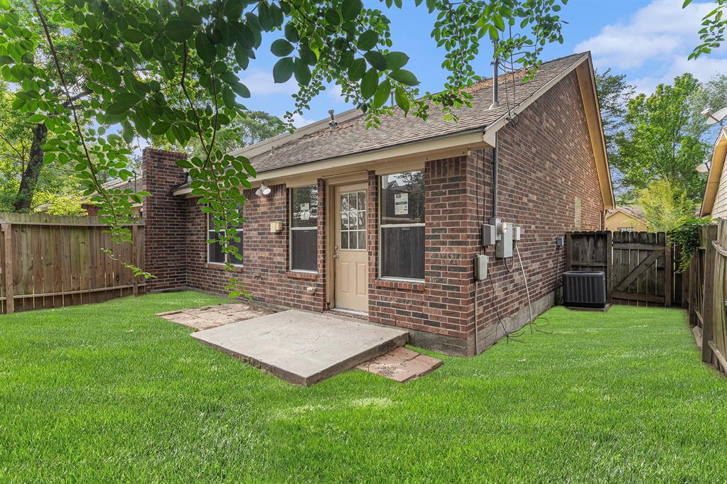 1734 Hazelwood Street, Conroe, Texas image 17