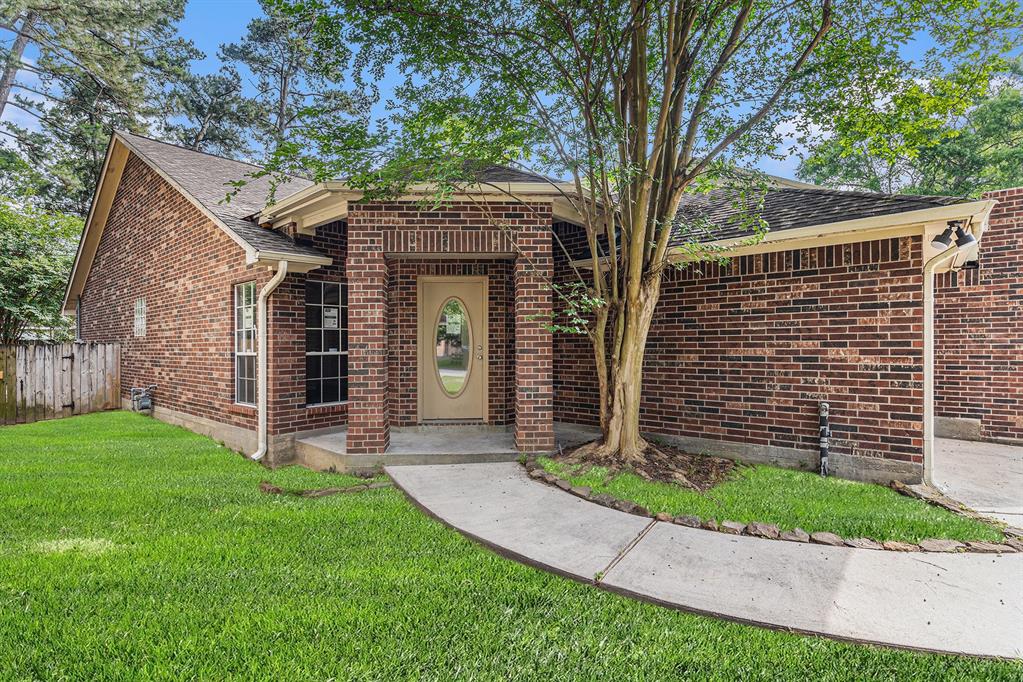 1734 Hazelwood Street, Conroe, Texas image 2