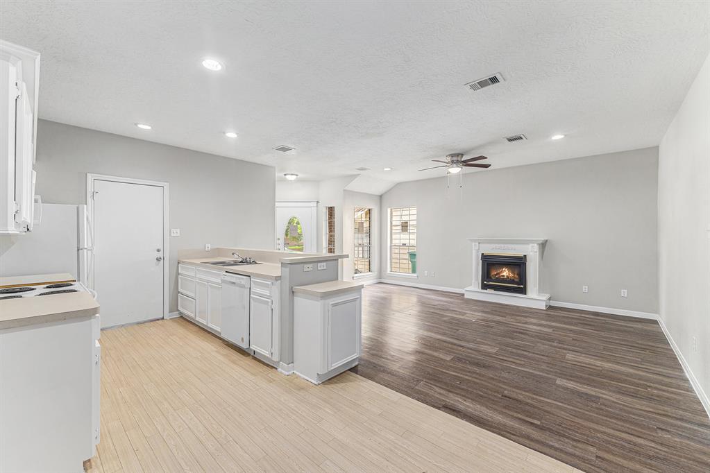 1734 Hazelwood Street, Conroe, Texas image 5