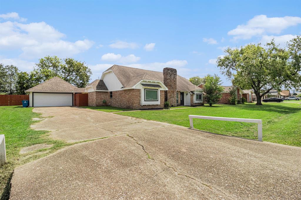 Photo 4 of 29 of 11222 Ashwood Drive house