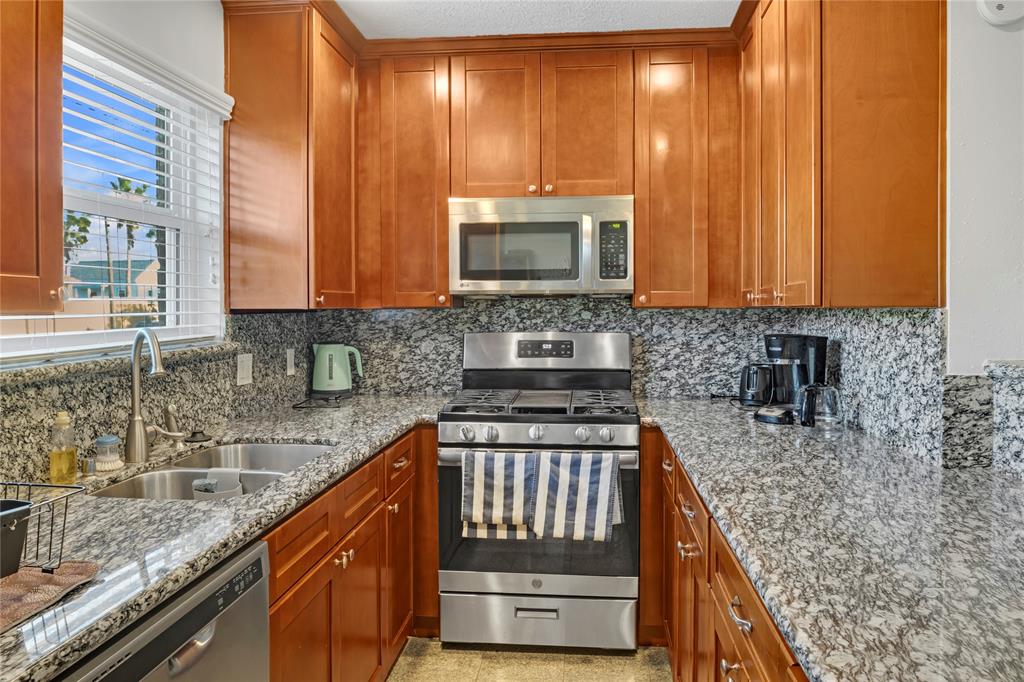 2507 37th Street, Galveston, Texas image 12