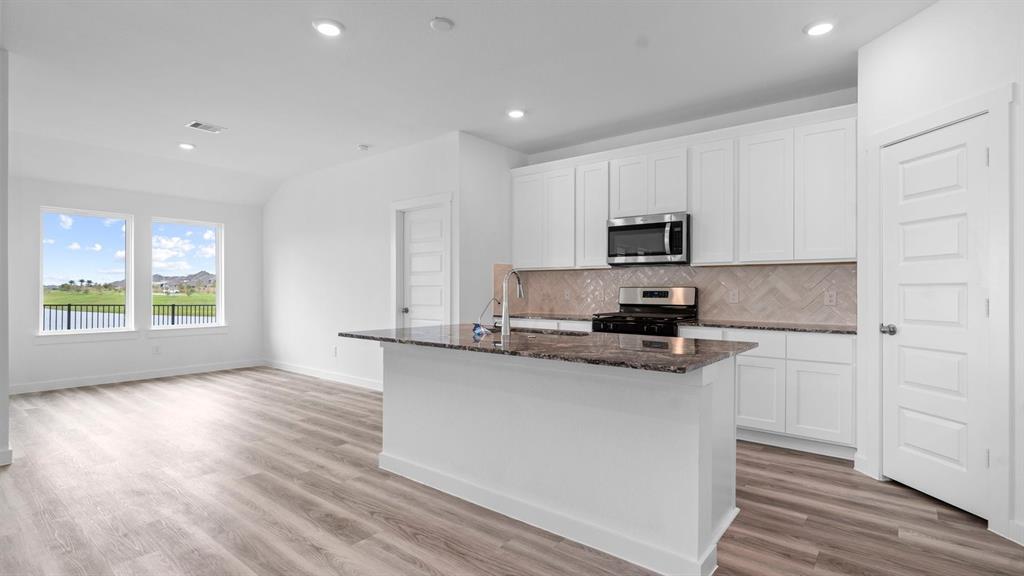 522 Robin Street, Angleton, Texas image 3