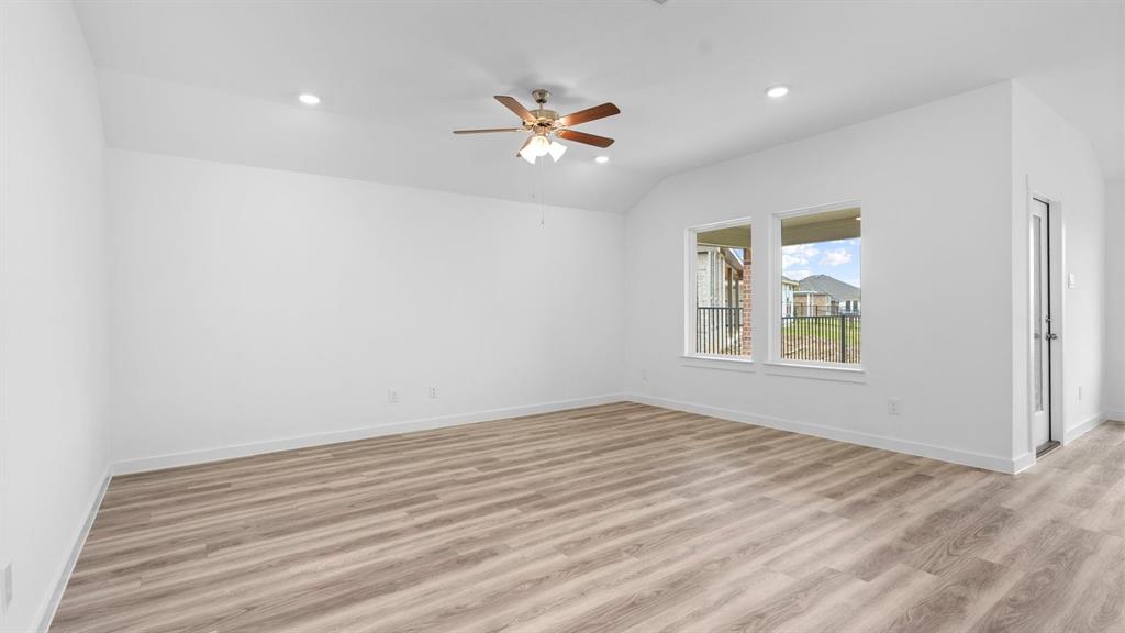 522 Robin Street, Angleton, Texas image 9