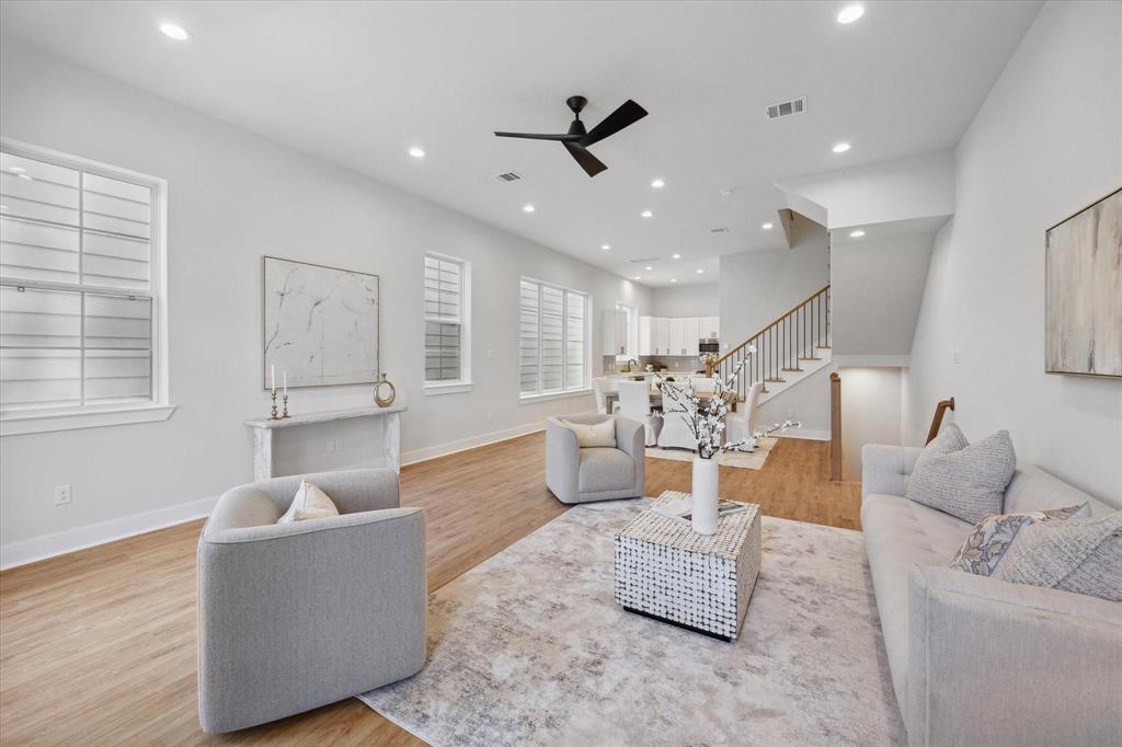 1035 W 17th St Street