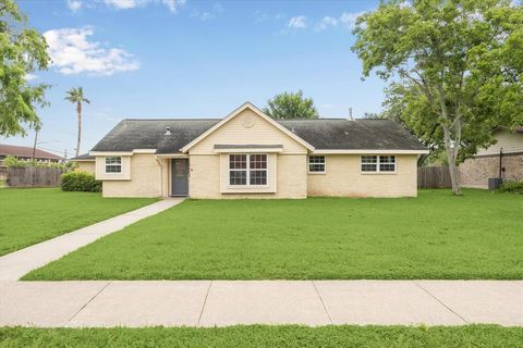 18203 Kings Row Webster TX 77058