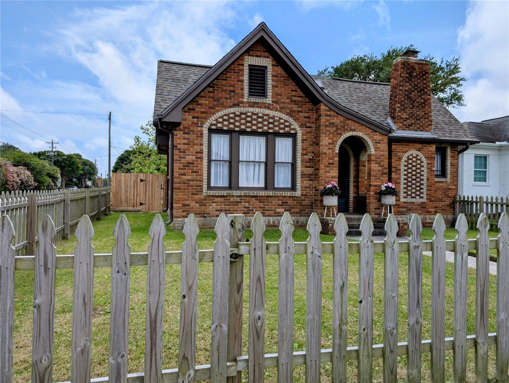 4701 Woodrow Avenue, Galveston, Texas image 2