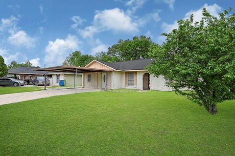 Single Family Residence in Houston TX 2911 Charriton Drive.jpg
