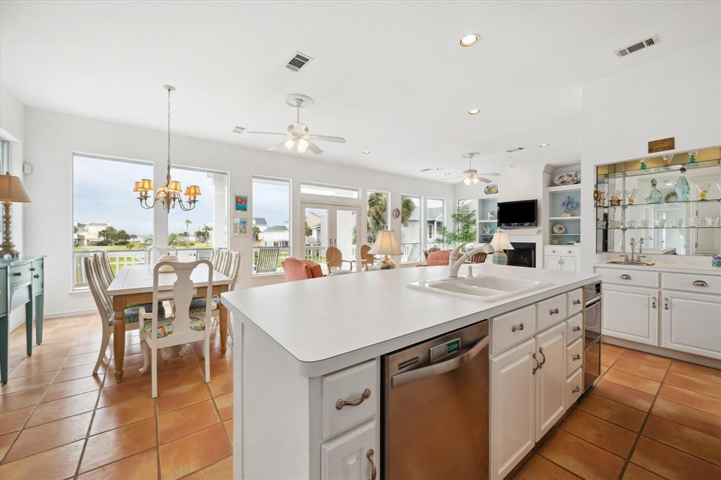4100 Sand Crab Lane, Galveston, Texas image 11