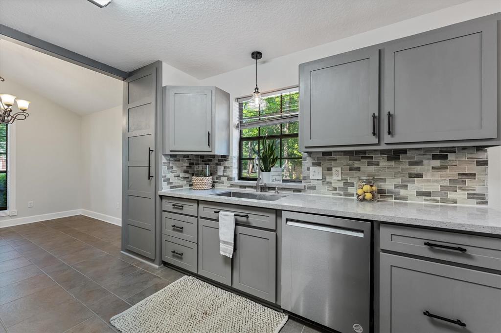 2453 Ripplewood Drive, Conroe, Texas image 19