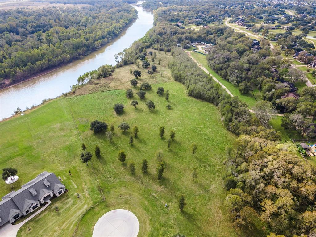 Riverbend Court, Fulshear, Texas image 9