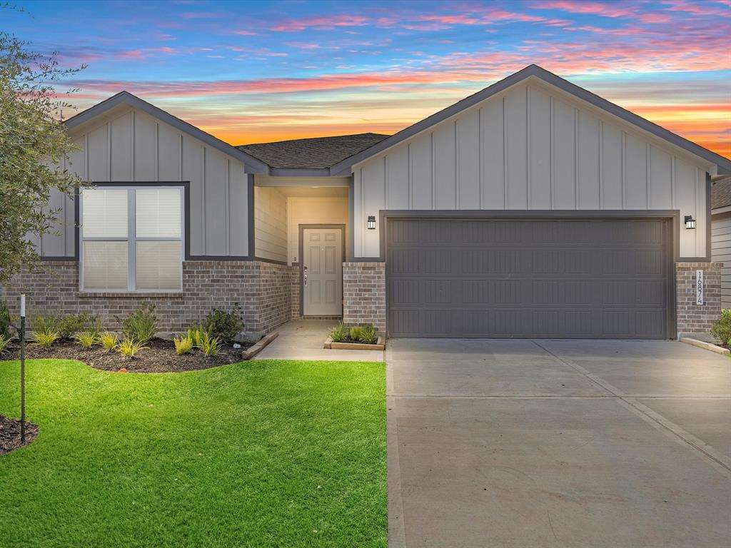 30223 Fledged Wing Drive, Waller, Texas image 1