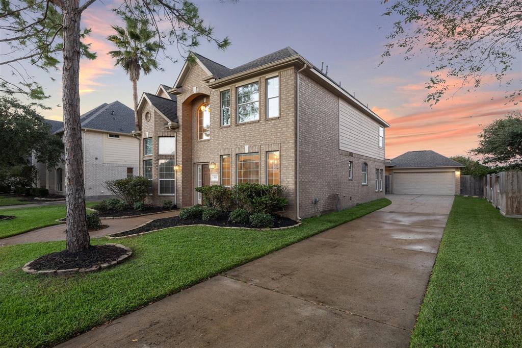 3031 Barton Drive, Pearland, Texas image 2