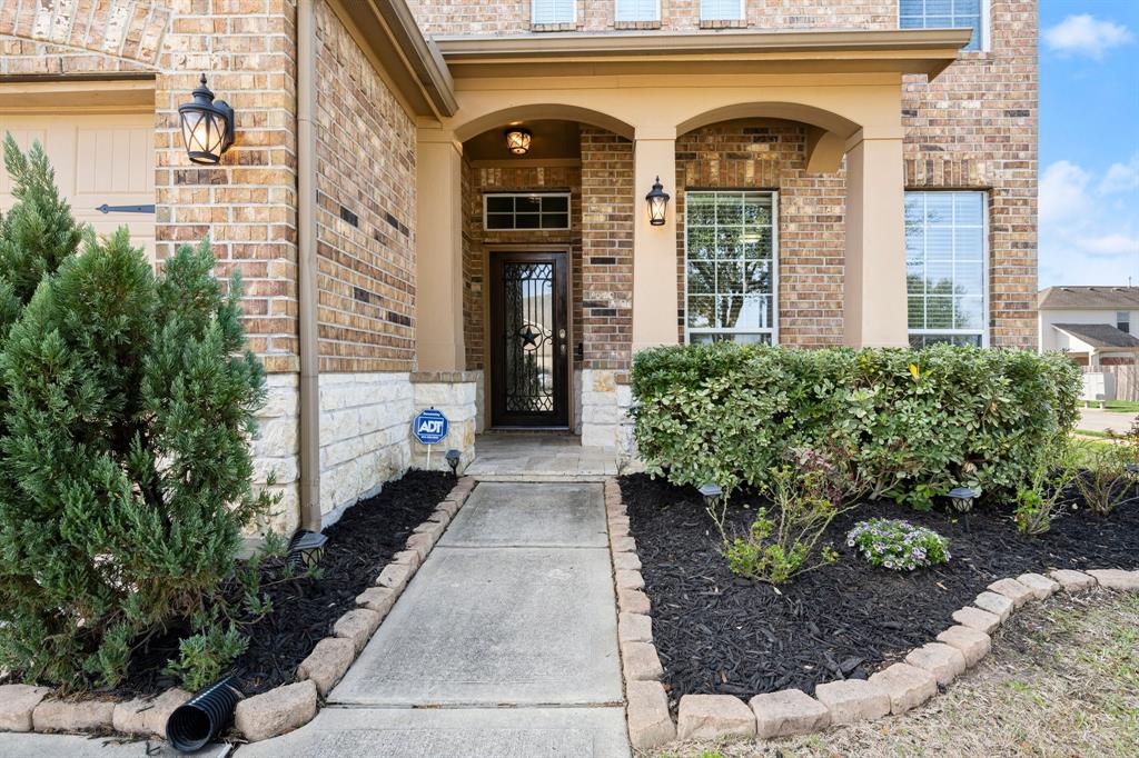 20231 Galena Falls Drive, Tomball, Texas image 2