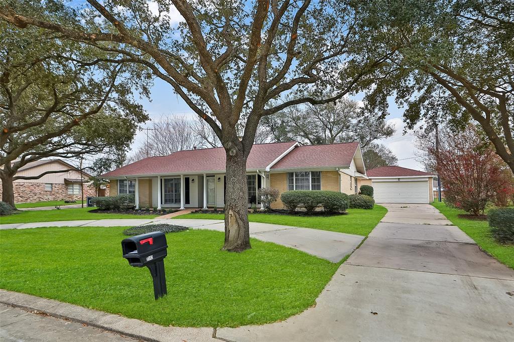 5112 Goose Creek Drive, Baytown, Texas image 3