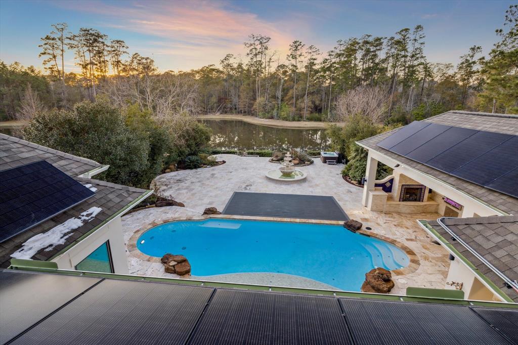 10 Broadwater Court