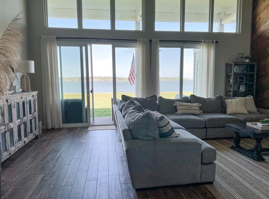 146 April Point Drive S