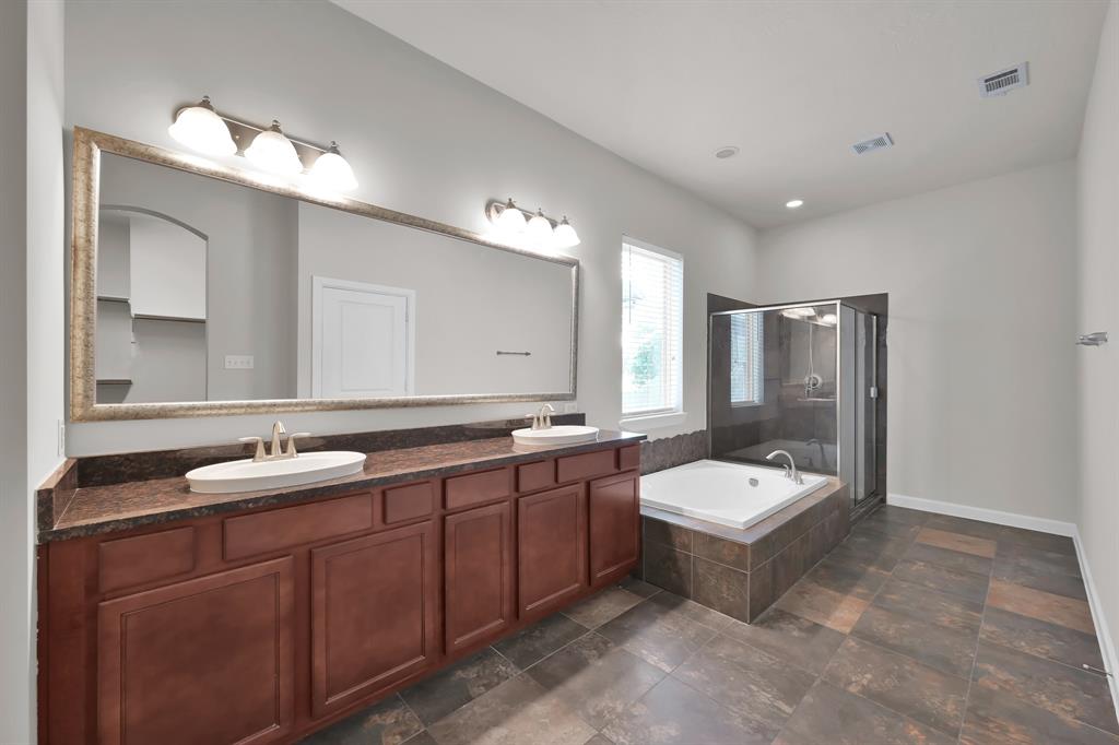 16819 Apple River Drive, Cypress, Texas image 14