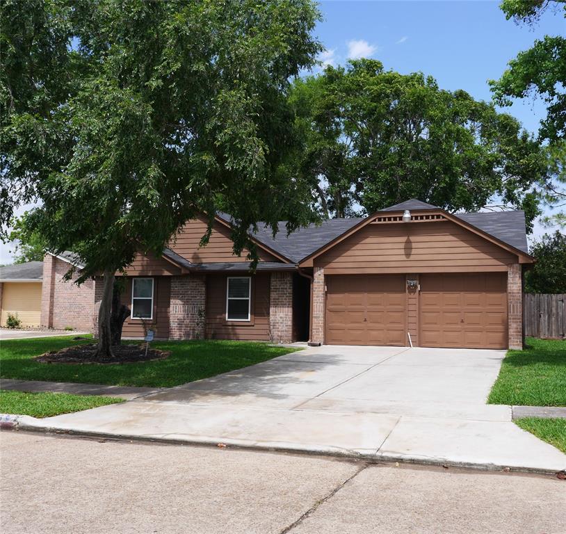 2226 Squire Dobbins Drive, Sugar Land, Texas image 1