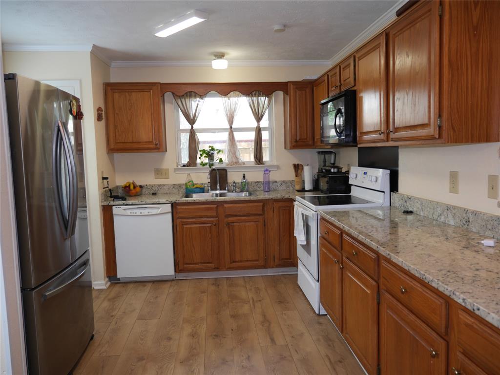 2226 Squire Dobbins Drive, Sugar Land, Texas image 8