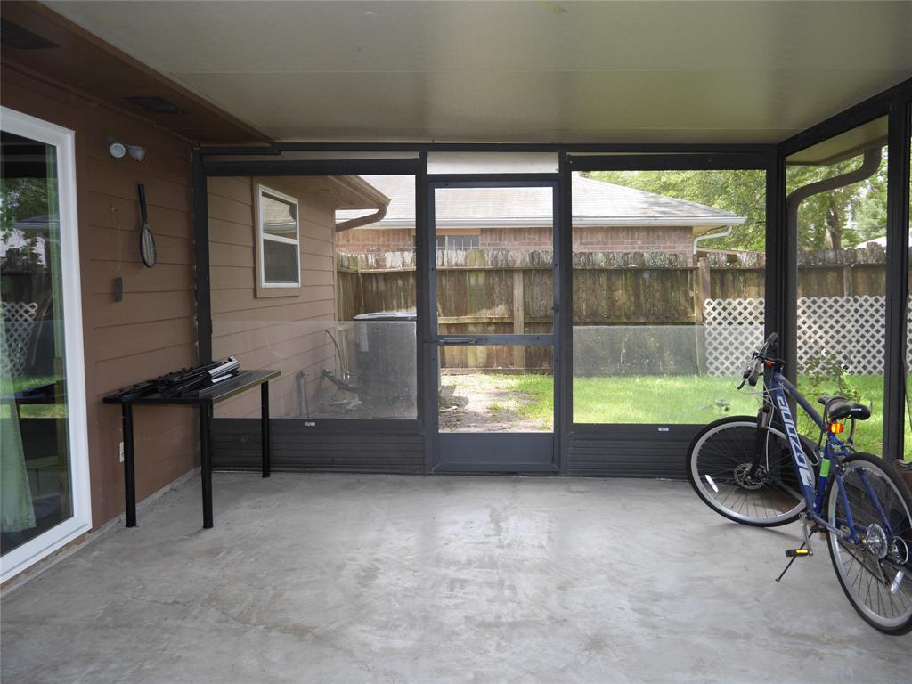 2226 Squire Dobbins Drive, Sugar Land, Texas image 12