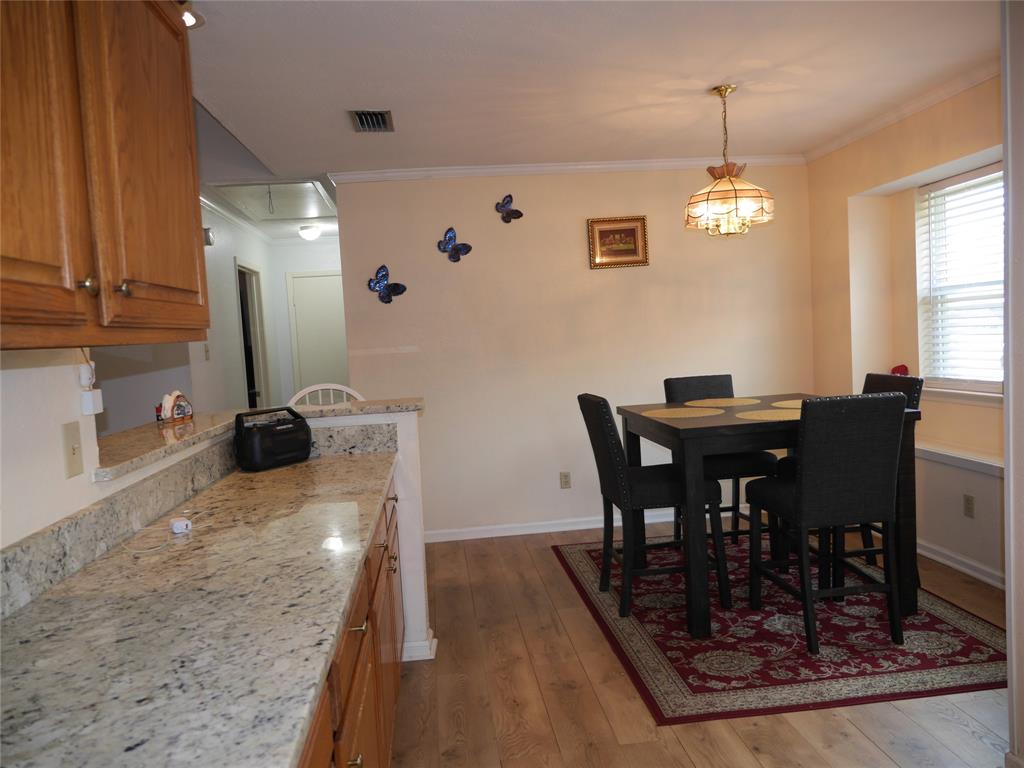 2226 Squire Dobbins Drive, Sugar Land, Texas image 6