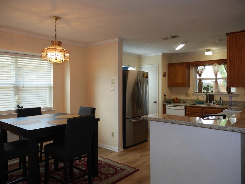 2226 Squire Dobbins Drive, Sugar Land, Texas image 7