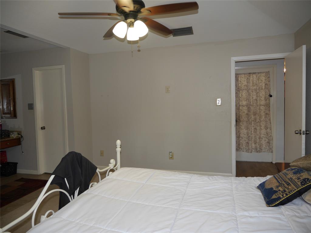 2226 Squire Dobbins Drive, Sugar Land, Texas image 9