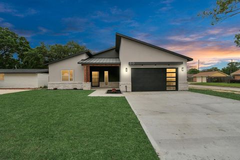 Single Family Residence in Baytown TX 513 Inwood Drive Dr.jpg