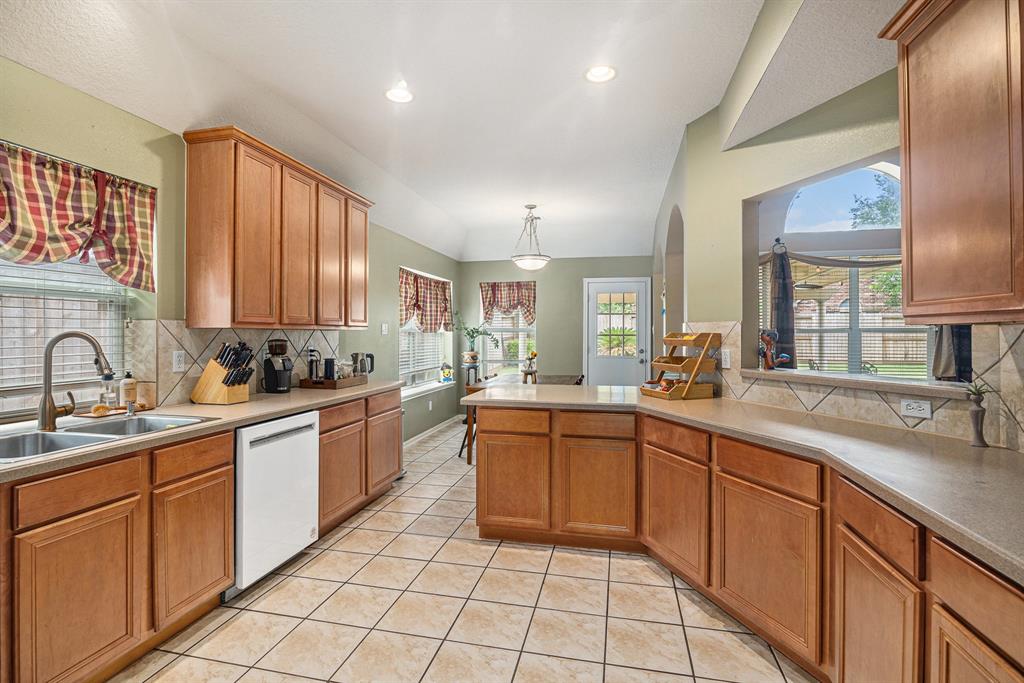 7323 Fall Creek Bend, Humble, Texas image 11