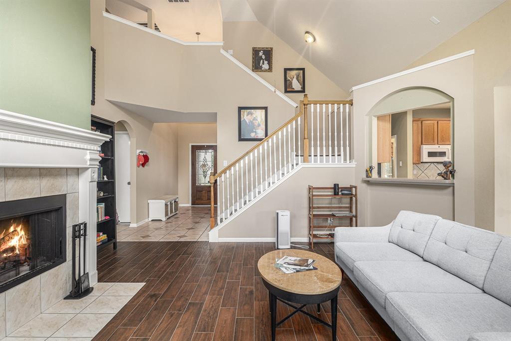 7323 Fall Creek Bend