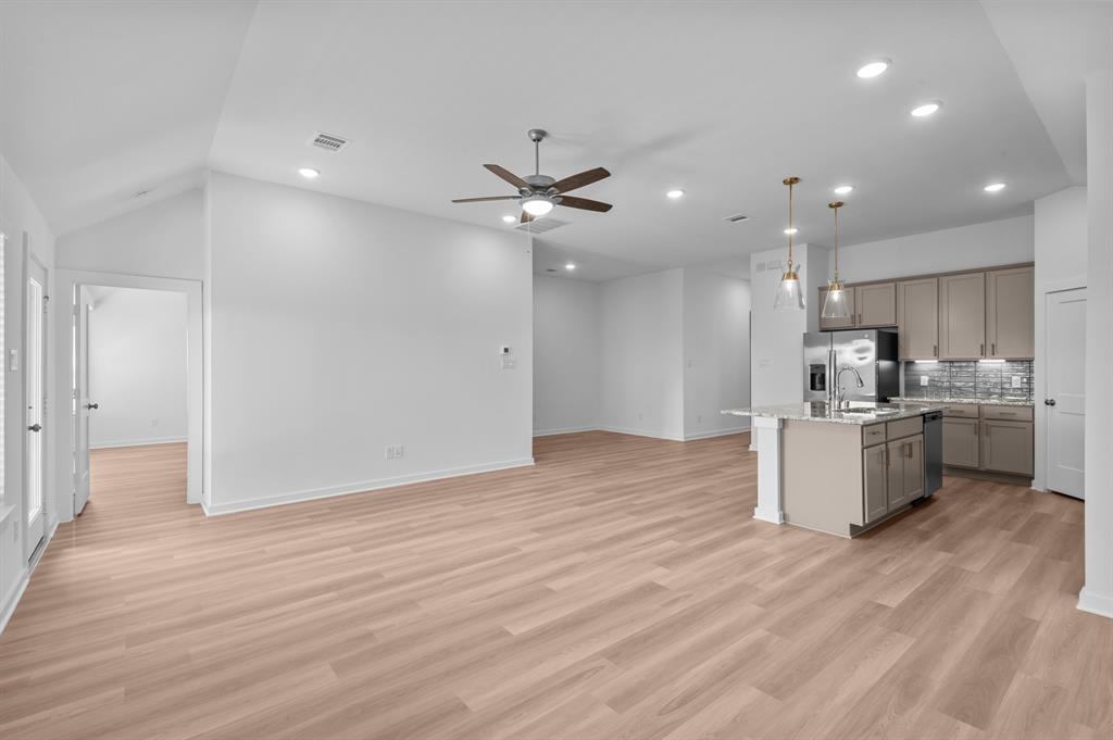 14109 Baikal Manor Drive, Santa Fe, Texas image 3