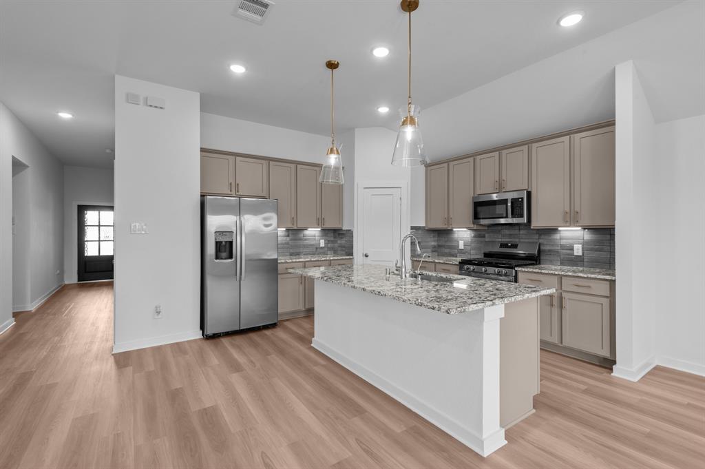 14109 Baikal Manor Drive, Santa Fe, Texas image 2