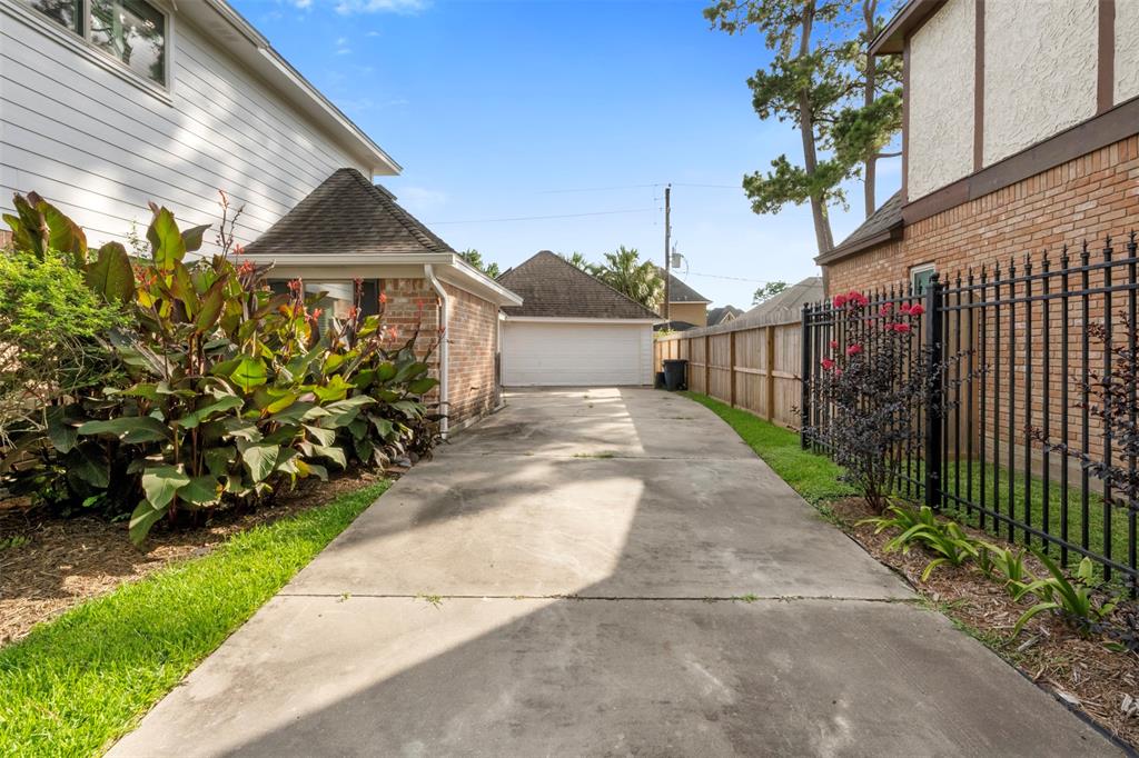 16611 Brenton Oaks Drive, Spring, Texas image 27