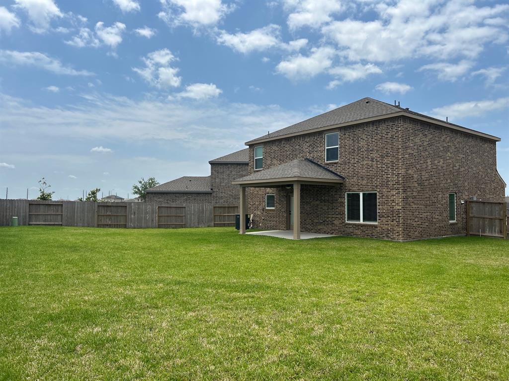 1126 Whispering Winds Drive, Beasley, Texas image 2