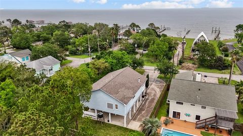 A home in San Leon