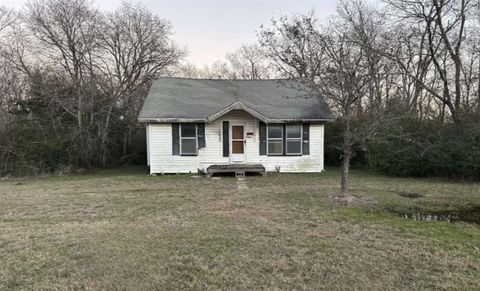 Photo of 609 N Mlk Avenue, Wortham, TX 76693 (MLS # 79106688) Photo of 609 N Mlk Avenue, Wortham, TX 76693 (MLS # 79106688)