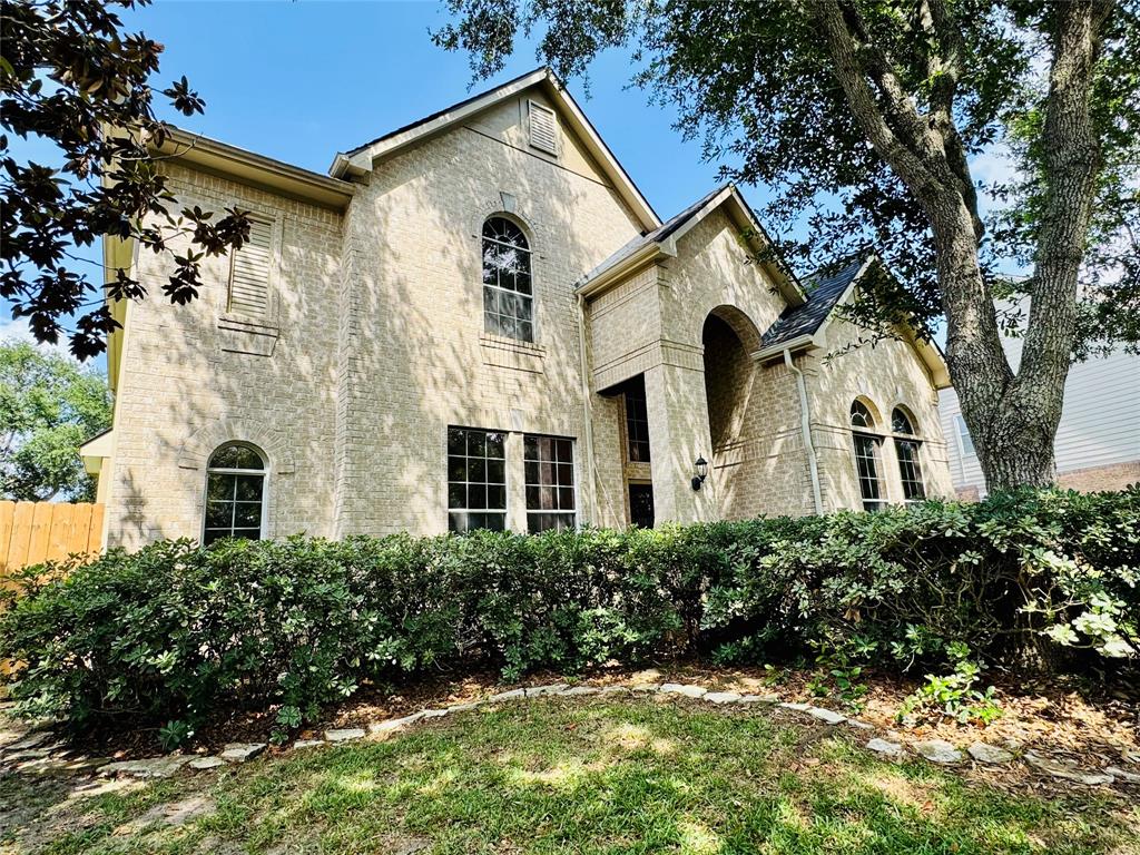 5403 Emerald Pointe Lane